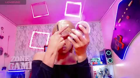 Snapshot of karol_vanessa__ chatting on 05.19.26 karol Vanessa online show from 05.19.26