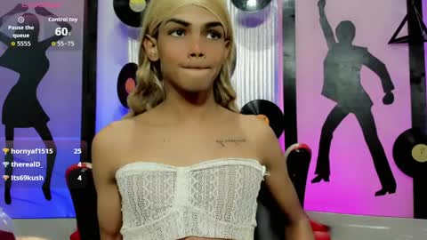 Snapshot of karol_vanessa__ chatting on 05.24.26 karol Vanessa online show from 05.24.26