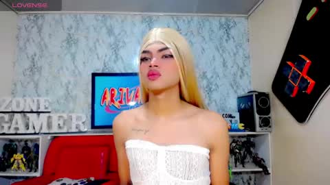 Snapshot of karol_vanessa__ chatting on 06.04.26 karol Vanessa online show from 06.04.26