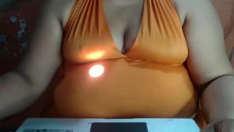 Snapshot of karolbb21 chatting on 12.21.25 karolbb21 online show from 12.21.25