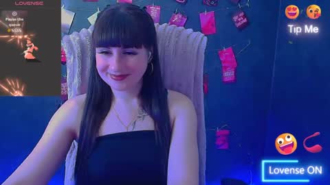 Snapshot of karolina_mia chatting on 04.24.26 Caroline online show from 04.24.26