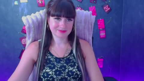 Snapshot of karolina_mia chatting on 06.25.26 Caroline online show from 06.25.26