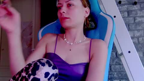 Snapshot of karoline121 chatting on 03.11.25 karoline121 online show from 03.11.25