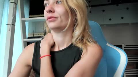 Snapshot of karoline121 chatting on 09.10.25 karoline121 online show from 09.10.25