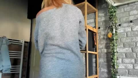 Snapshot of karoline121 chatting on 09.23.25 karoline121 online show from 09.23.25