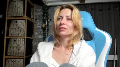 Snapshot of karoline121 chatting on 09.27.25 karoline121 online show from 09.27.25