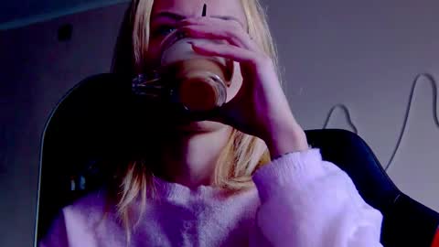 Snapshot of karoline121 chatting on 10.03.25 karoline121 online show from 10.03.25