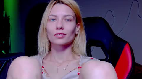 Snapshot of karoline121 chatting on 10.05.25 karoline121 online show from 10.05.25