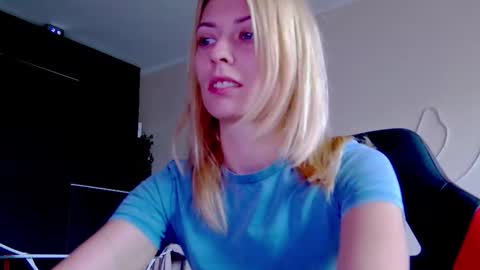 Snapshot of karoline121 chatting on 10.06.25 karoline121 online show from 10.06.25