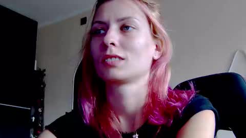 Snapshot of karoline121 chatting on 10.18.25 karoline121 online show from 10.18.25