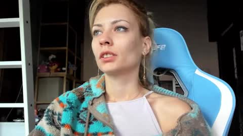 Snapshot of karoline121 chatting on 11.12.25 karoline121 online show from 11.12.25