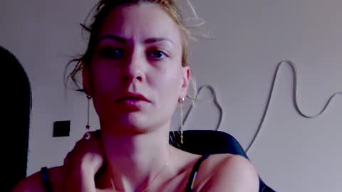 Snapshot of karoline121 chatting on 11.15.25 karoline121 online show from 11.15.25