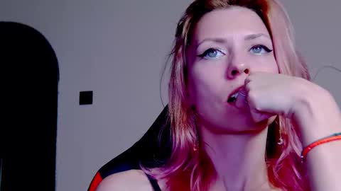 Snapshot of karoline121 chatting on 11.23.25 karoline121 online show from 11.23.25