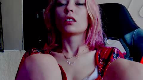 Snapshot of karoline121 chatting on 11.24.25 karoline121 online show from 11.24.25