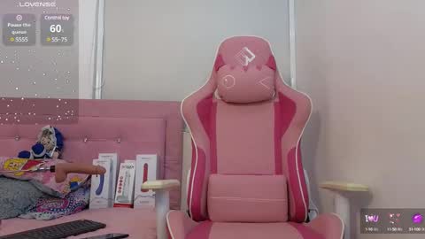 Snapshot of karollhorny chatting on 02.23.25 Karol online show from 02.23.25