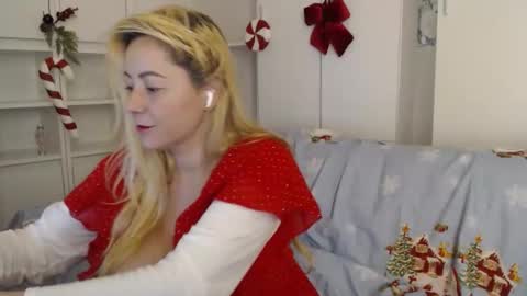 Snapshot of karolynesyera chatting on 12.16.25 karolynesyera online show from 12.16.25