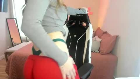 Kitty Kat online show from 12.15.24