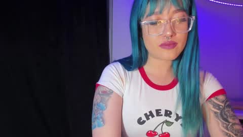 Snapshot of kat_apple chatting on 01.10.25 Alicia online show from 01.10.25