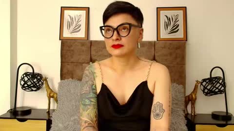 kat paradisse online show from 11.13.25