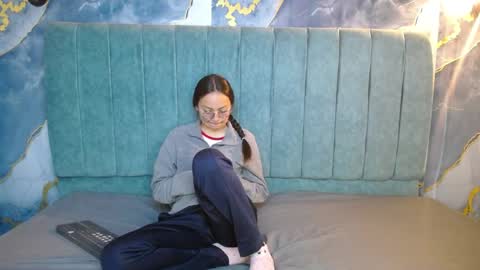 Katalina online show from 04.25.26