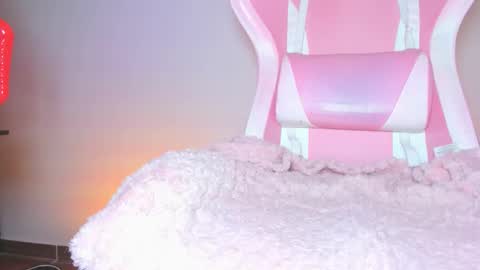 katalinaferreirax online show from 12.17.25