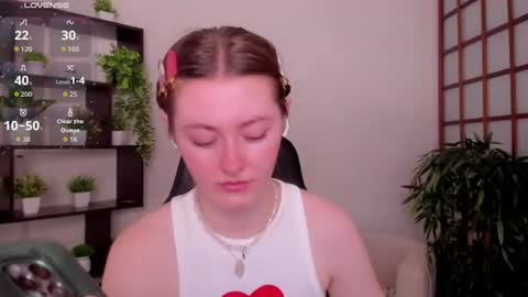 Snapshot of kate_cuddle chatting on 07.16.26 Kate online show from 07.16.26