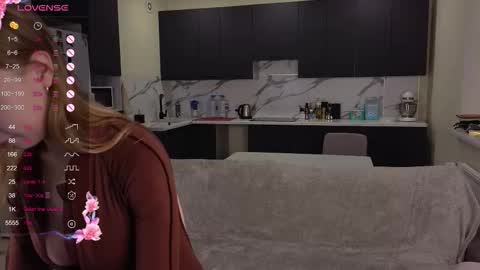 Snapshot of kate_krayy chatting on 10.28.25 kate_krayy online show from 10.28.25