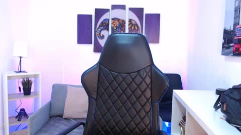 Snapshot of kate_owenns chatting on 10.27.25 Kate online show from 10.27.25