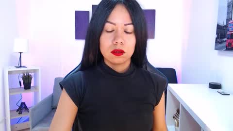 Snapshot of kate_owenns chatting on 10.28.25 Kate online show from 10.28.25