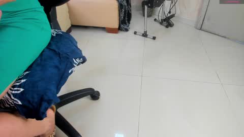 Snapshot of kate_roose chatting on 01.25.25 kate_roose online show from 01.25.25