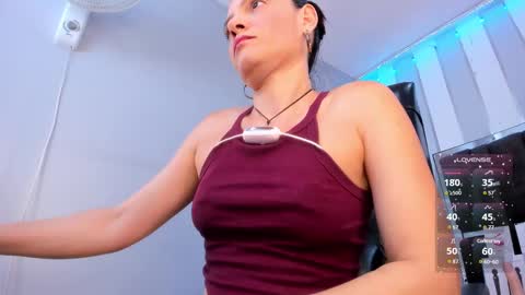 Snapshot of kate_roose chatting on 02.18.25 kate_roose online show from 02.18.25