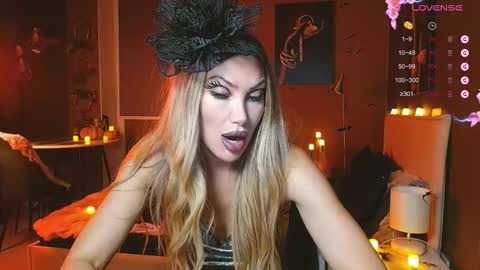 Snapshot of kate_space chatting on 10.31.25 Therapist online show from 10.31.25