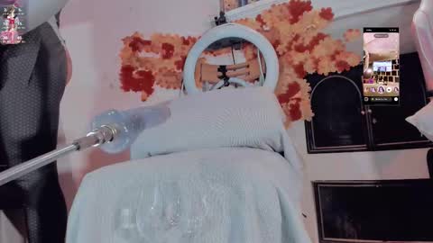 Snapshot of kate_yoshy chatting on 09.11.25 kate the pink girl online show from 09.11.25