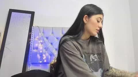 Snapshot of katestone_again chatting on 10.14.25 love meeee online show from 10.14.25