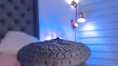 Snapshot of kathalove_1 chatting on 02.14.25 Klove online show from 02.14.25