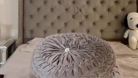 Snapshot of kathalove_1 chatting on 09.22.25 Klove online show from 09.22.25