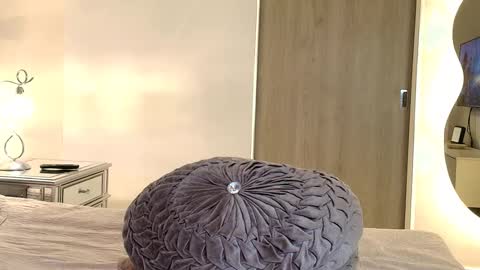 Snapshot of kathalove_1 chatting on 09.24.25 Klove online show from 09.24.25