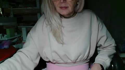 Snapshot of kathleenedwards chatting on 05.21.26 Kathleen online show from 05.21.26