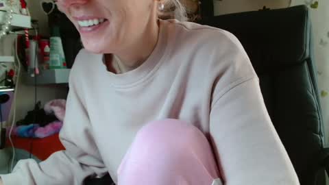 Snapshot of kathleenedwards chatting on 05.24.26 Kathleen online show from 05.24.26
