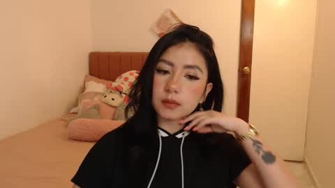 Snapshot of kathyrose_ chatting on 11.20.25 Kathy online show from 11.20.25