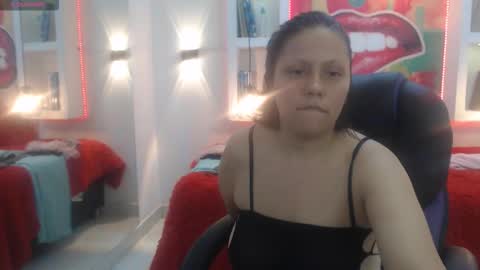 Snapshot of kati_momy chatting on 12.01.25 kati online show from 12.01.25