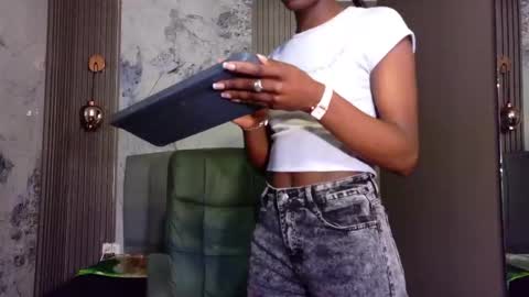 Snapshot of katia_green chatting on 11.30.25 Katia online show from 11.30.25