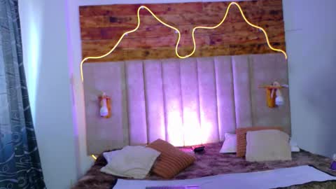 Snapshot of katia_lynn chatting on 11.17.25 Katia online show from 11.17.25