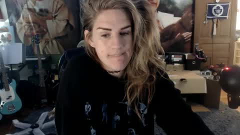 Snapshot of katiecutie_5 chatting on 10.18.25 Katie online show from 10.18.25