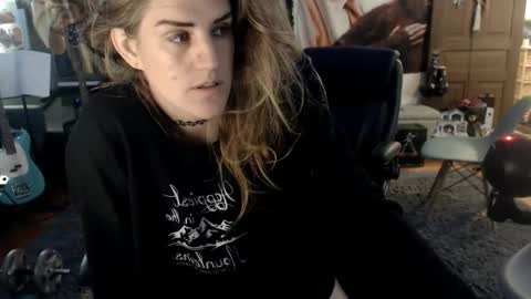 Snapshot of katiecutie_5 chatting on 11.12.25 Katie online show from 11.12.25