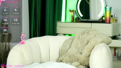 KatieCutieeXoo online show from 05.21.26