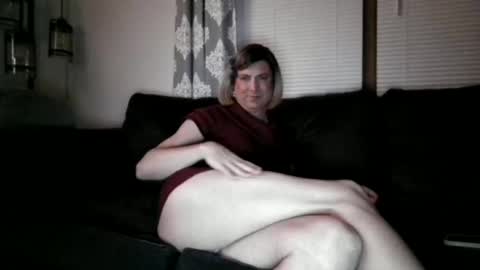 Snapshot of katieutopia chatting on 12.21.25 katieutopia online show from 12.21.25