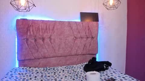 Snapshot of katiie_m chatting on 10.11.25 Katie online show from 10.11.25