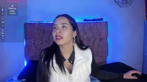 Snapshot of katiie_m chatting on 05.06.26 Katie online show from 05.06.26