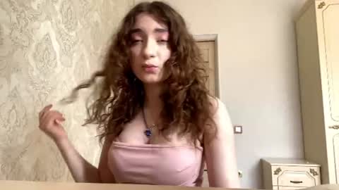Snapshot of katinaflatau chatting on 06.21.26 Rosie online show from 06.21.26